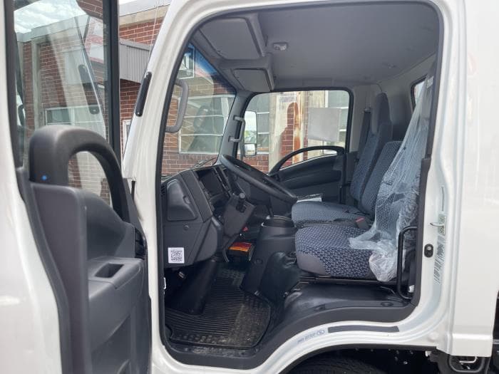 2025 Isuzu NRR in Orlando, FL — photo 11