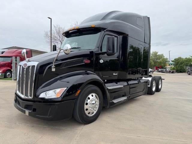 2022 Peterbilt 579 — photo 2