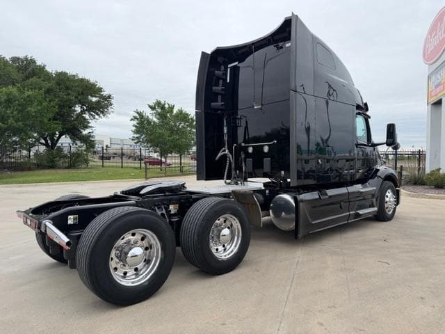 2022 Peterbilt 579 — photo 8