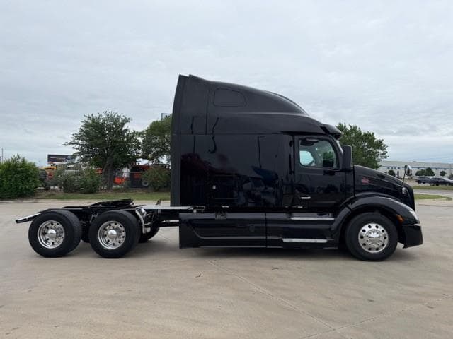 2022 Peterbilt 579 — photo 9