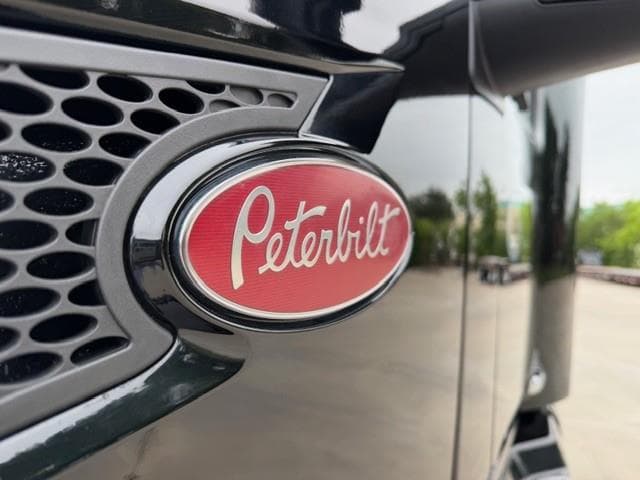 2022 Peterbilt 579 — photo 12