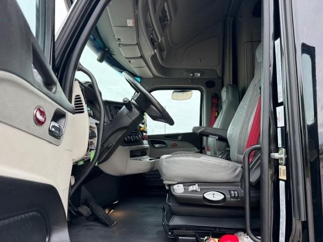 2022 Peterbilt 579 — photo 27