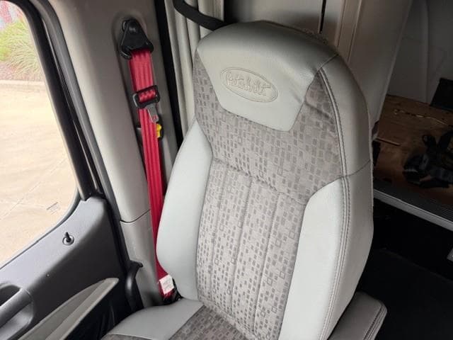 2022 Peterbilt 579 — photo 31