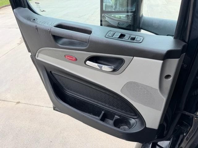 2022 Peterbilt 579 — photo 45