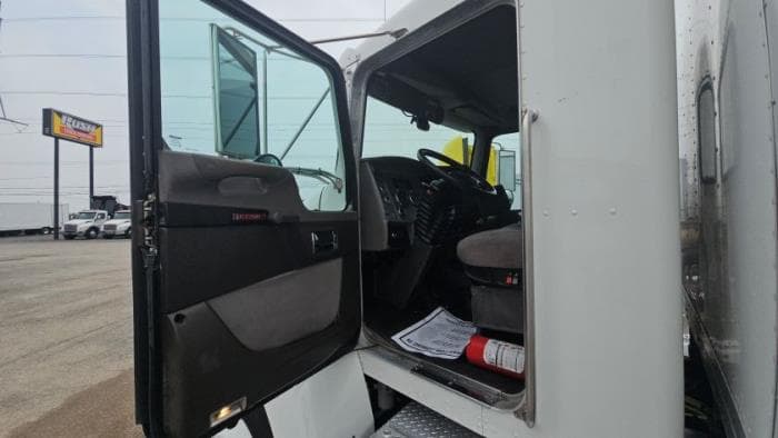 2022 Kenworth T270 — photo 9