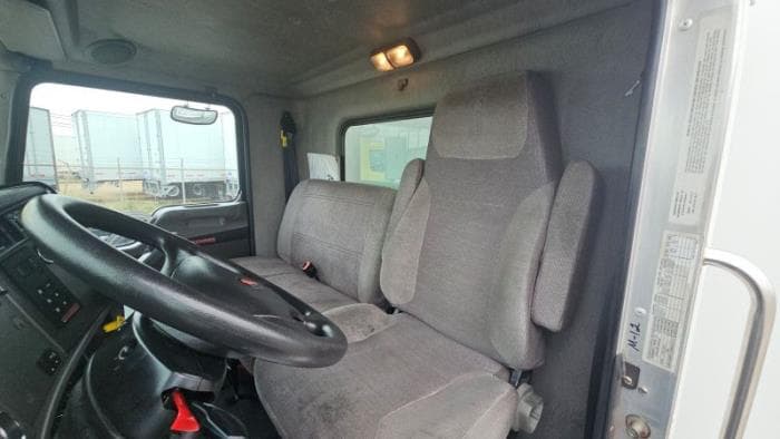 2022 Kenworth T270 — photo 10