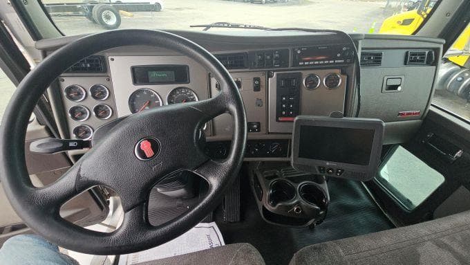 2022 Kenworth T270 — photo 12