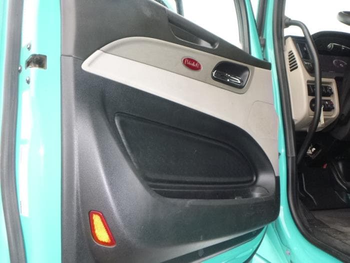 2022 Peterbilt 567 — photo 20
