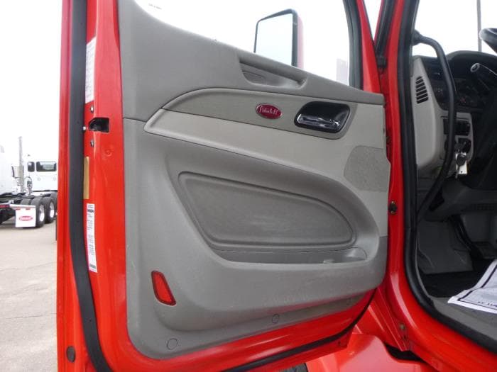 2020 Peterbilt 579 — photo 15