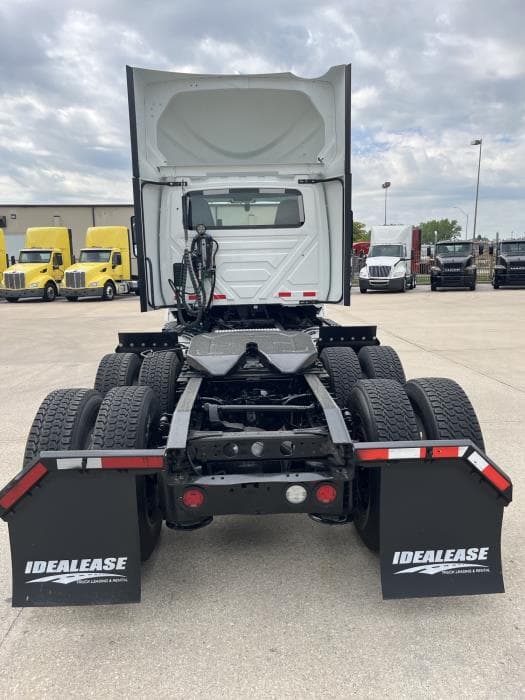 2022 International LT — photo 5