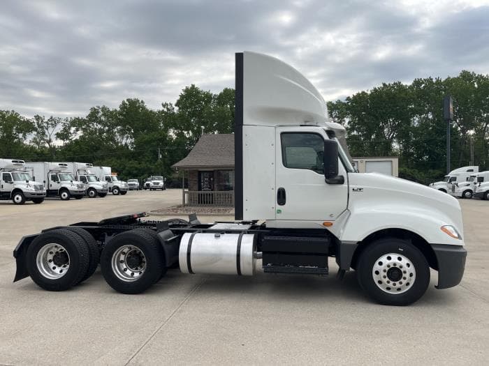 2022 International LT — photo 7