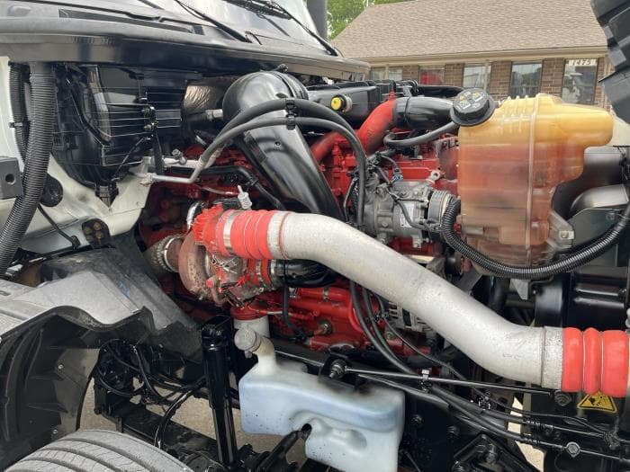 2022 International LT — photo 9