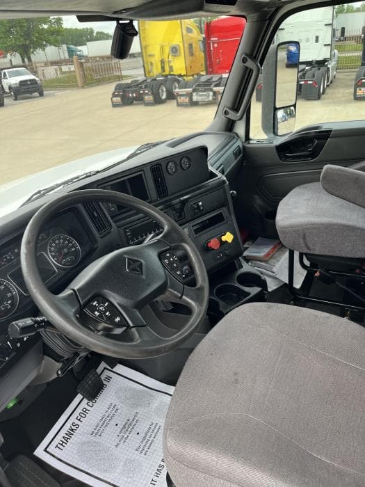 2022 International LT — photo 14