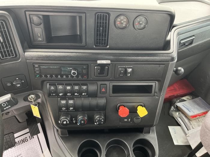 2022 International LT — photo 15