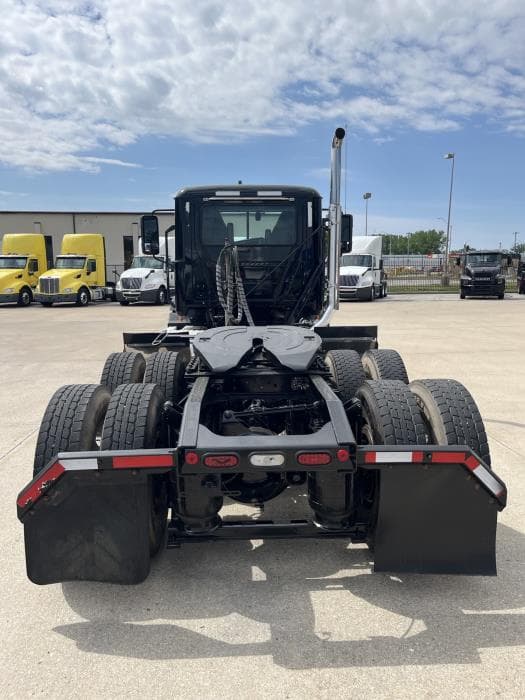 2022 Mack Anthem — photo 5