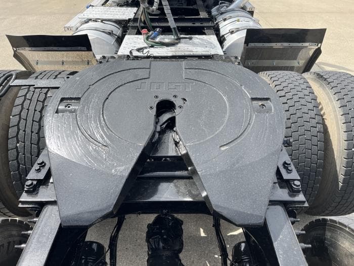 2022 Mack Anthem — photo 6