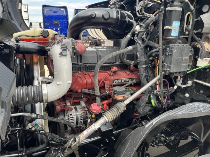 2022 Mack Anthem — photo 10