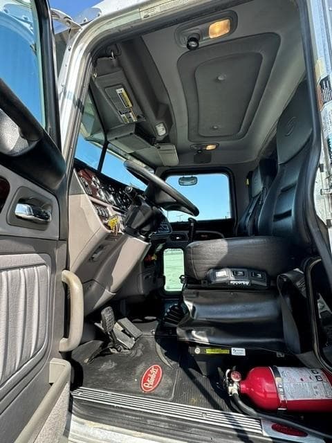2020 Peterbilt 389 — photo 8