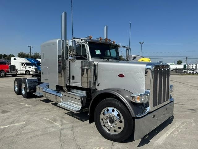 2020 Peterbilt 389 — photo 18