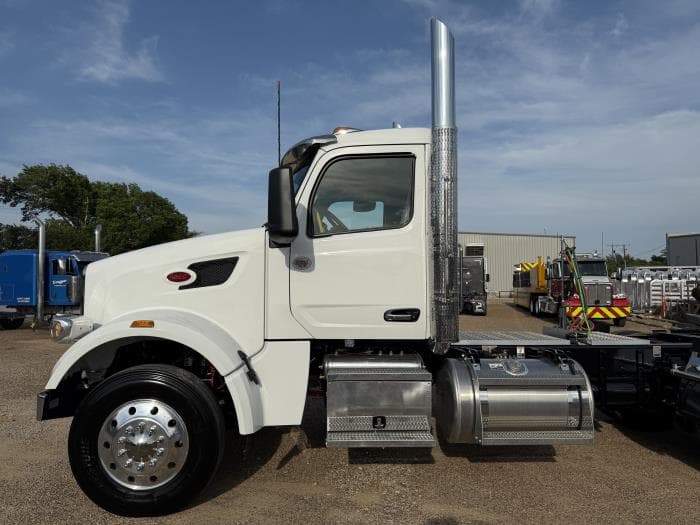 2027 Peterbilt 567 — photo 6
