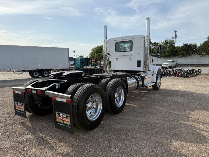 2027 Peterbilt 567 — photo 9