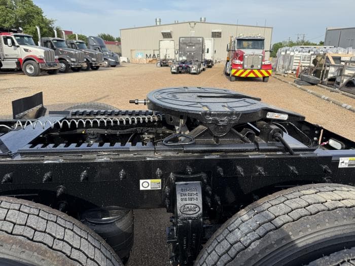 2027 Peterbilt 567 — photo 21