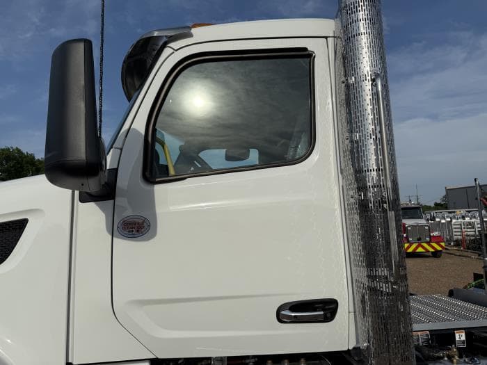2027 Peterbilt 567 — photo 25
