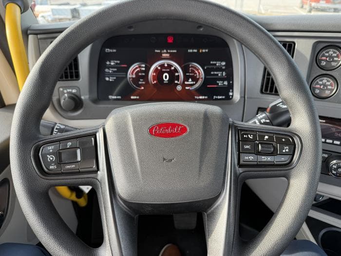 2027 Peterbilt 567 — photo 30
