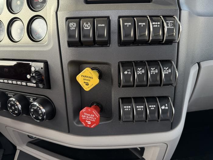 2027 Peterbilt 567 — photo 35