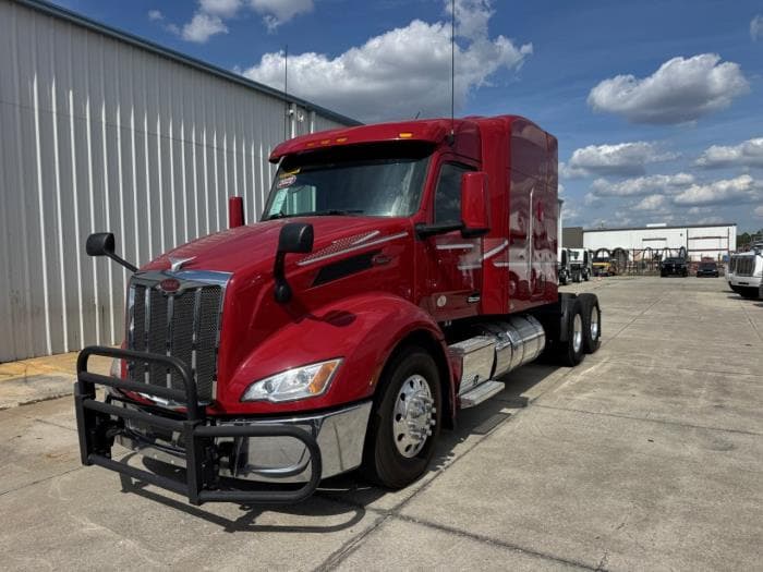 2022 Peterbilt 579 in Orlando, FL — photo 2