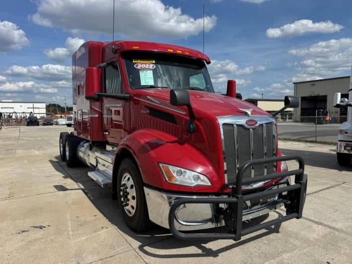 2022 Peterbilt 579 in Orlando, FL — photo 4