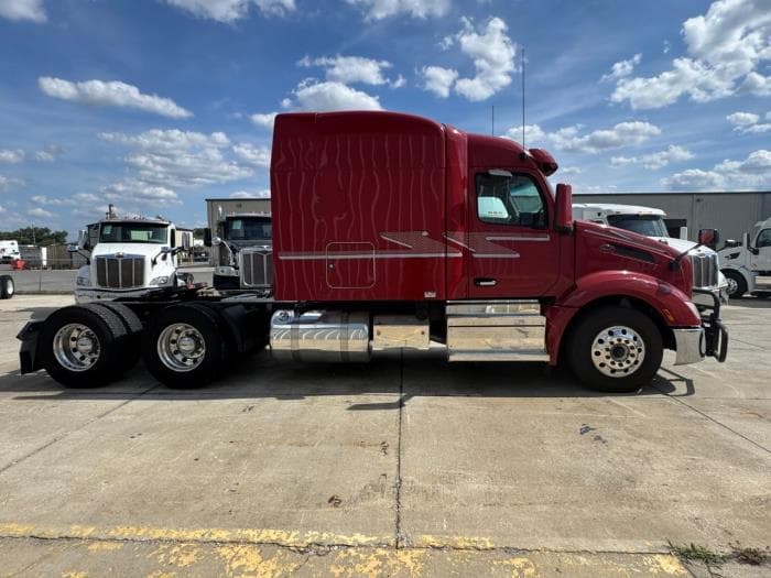 2022 Peterbilt 579 in Orlando, FL — photo 6