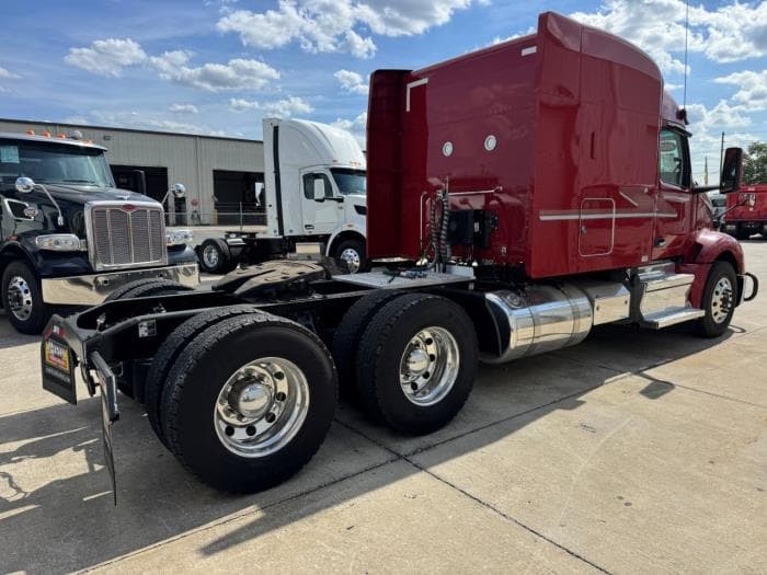 2022 Peterbilt 579 in Orlando, FL — photo 7