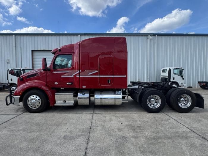 2022 Peterbilt 579 in Orlando, FL — photo 5