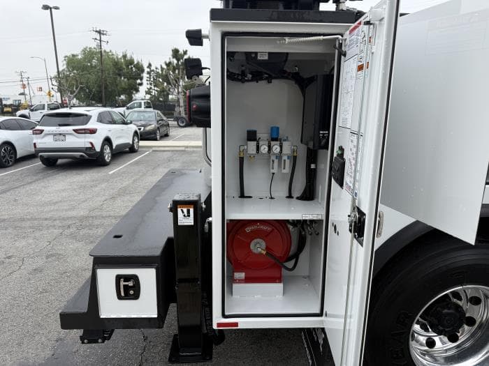 2026 Ford F-750 — photo 23