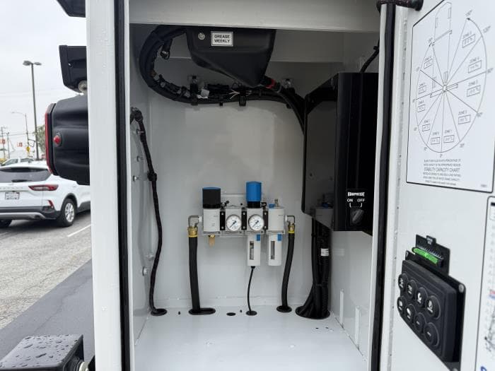2026 Ford F-750 — photo 25