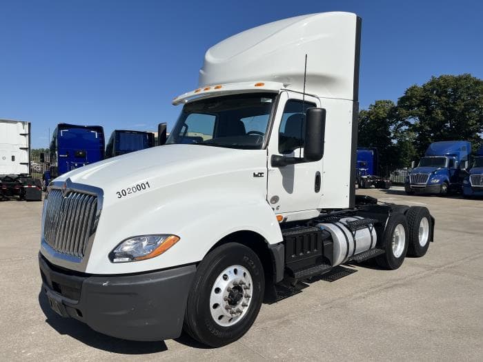 2022 International LT — photo 2
