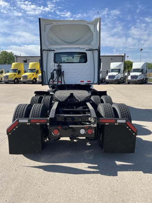 2022 International LT — photo 5