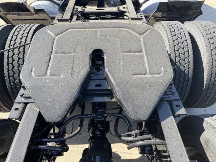 2022 International LT — photo 6