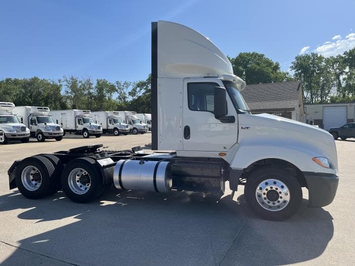 2022 International LT — photo 7