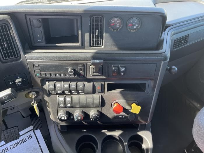 2022 International LT — photo 15