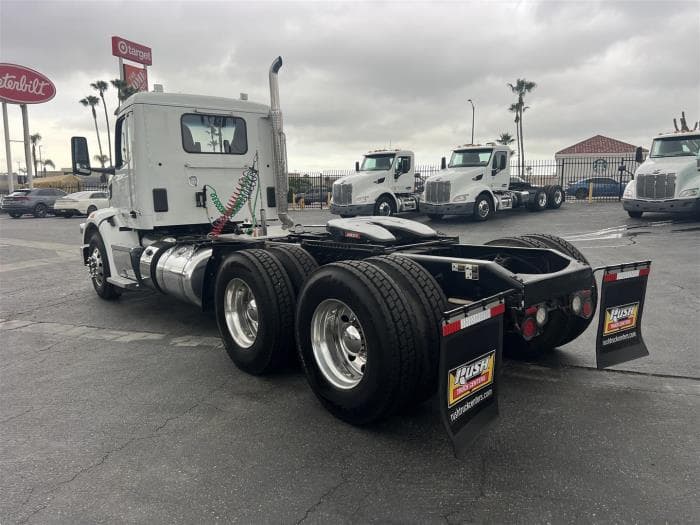 2023 Peterbilt 567 — photo 8