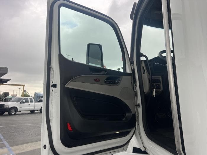 2023 Peterbilt 567 — photo 15