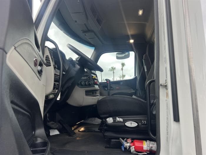 2023 Peterbilt 567 — photo 16