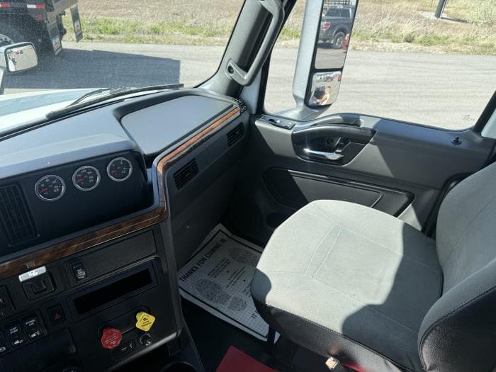 2021 International LT — photo 14