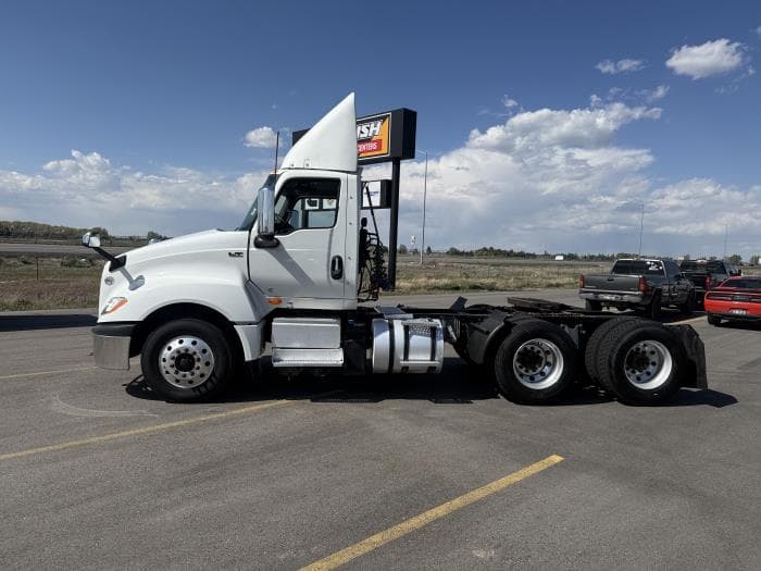 2021 International LT — photo 3