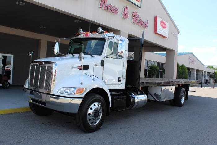 2020 Peterbilt 337 — photo 2