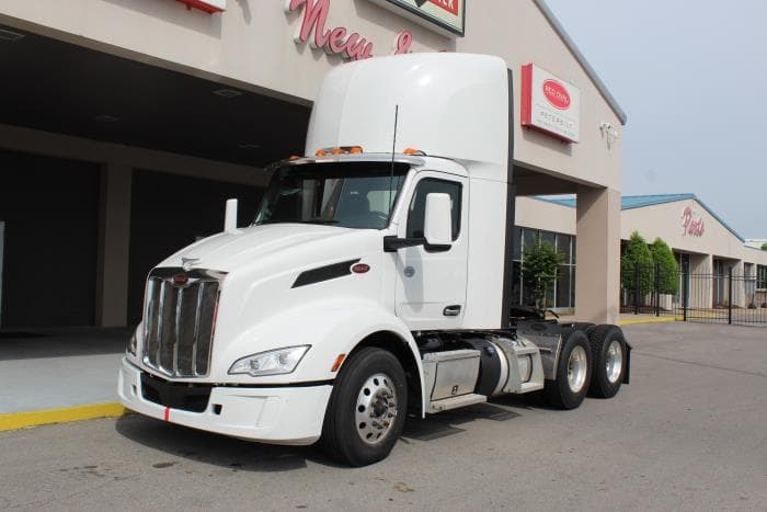 2022 Peterbilt 579 — photo 2