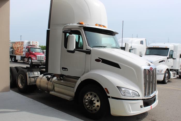 2022 Peterbilt 579 — photo 9