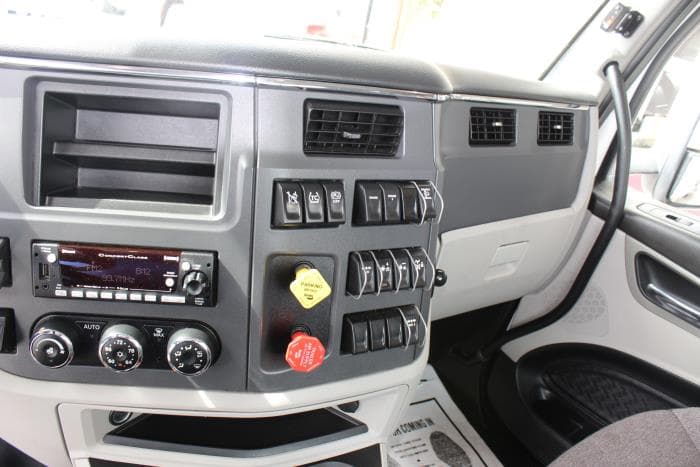 2022 Peterbilt 579 — photo 13